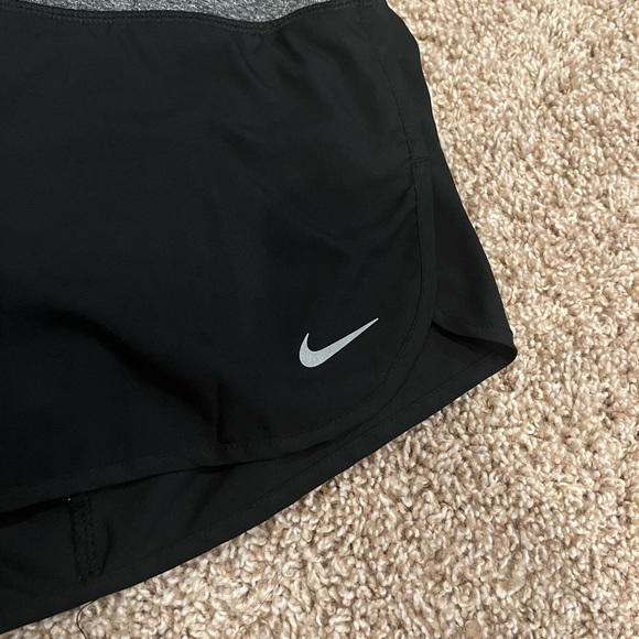 NWOT Nike Rival 3 inch Shorts | pockets, reflective - Picture 6 of 11